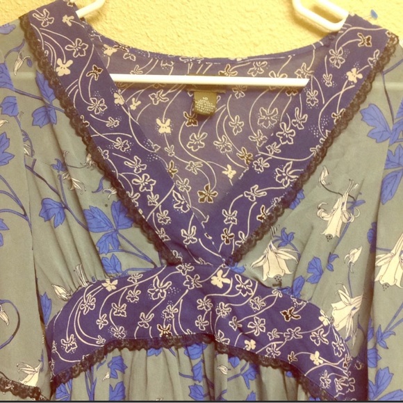 Anthropology top hundred percent silk - Picture 3 of 4